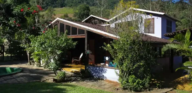 Fazenda / Sítio / Chácara com 4 Quartos à venda, 200m² no Santo Antônio, Duque de Caxias
