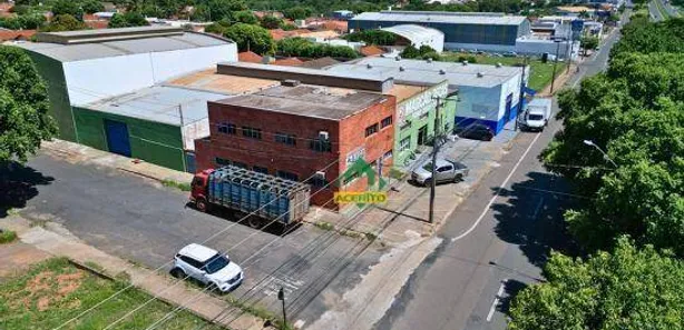 Prédio Inteiro para alugar, 250m² no Jussara, Araçatuba