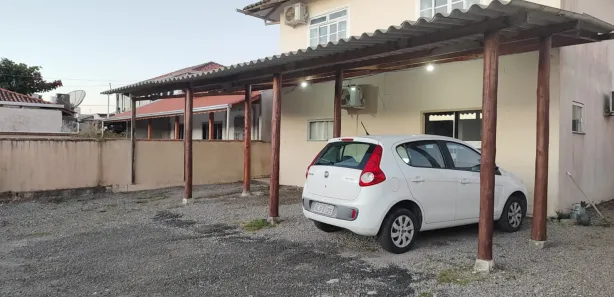 Hotel / Motel / Pousada com 3 Quartos para alugar, 99m² no Armação, Penha