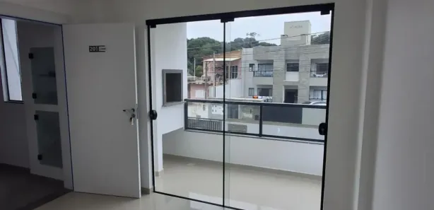 Apartamento com 2 Quartos para alugar, 61m² no Meia Praia, Navegantes