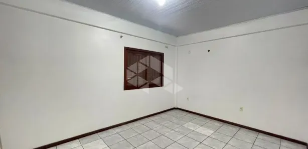 Casa com 2 Quartos para alugar, 200m² no Itararé, Santa Maria