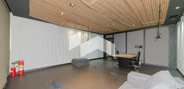 Conjunto Comercial / Sala para alugar, 57m² no Centro, Curitiba