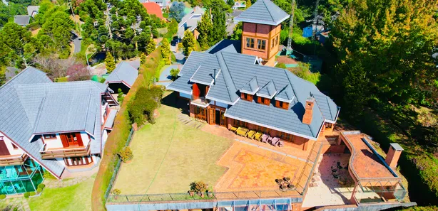 Casa de Condomínio com 6 Quartos para venda ou aluguel, 576m² no Lot Valeu Noiva, Campos do Jordão