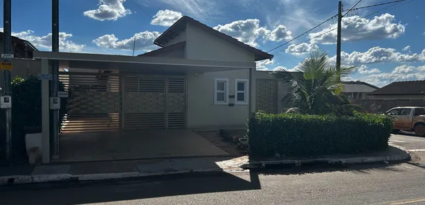 Casa de Condomínio com 3 Quartos para alugar, 140m² no Jardim Decolores, Trindade