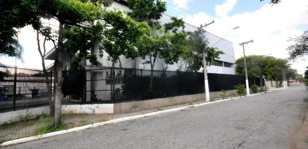 Prédio Inteiro para alugar, 1970m² no Jardim Santo Antônio, Embu das Artes