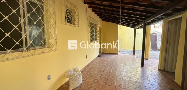 Casa com 4 Quartos para alugar, 150m² no Major Prates, Montes Claros