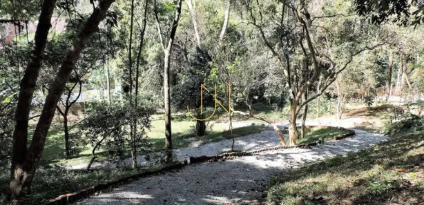Casa de Condomínio com 6 Quartos para venda ou aluguel, 550m² no Jardim Marilu, Carapicuíba