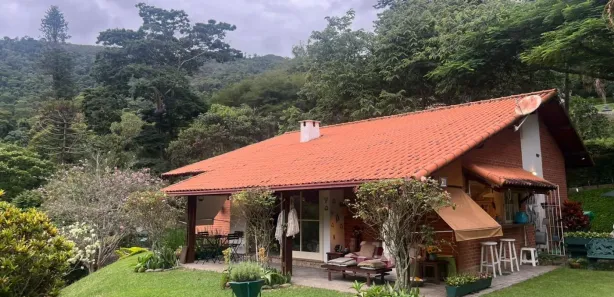 Casa de Condomínio com 2 Quartos à venda, 1380m² no Nogueira, Petrópolis