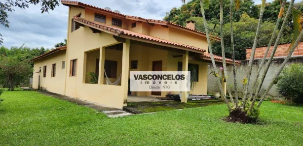 Fazenda / Sítio / Chácara com 3 Quartos à venda, 1600m² no Vila Velha, Caçapava