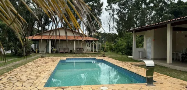 Fazenda / Sítio / Chácara com 3 Quartos à venda, 1000m² no , Mairinque
