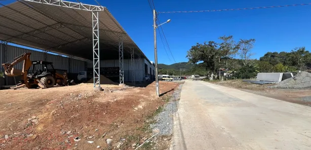Galpão / Depósito / Armazém para alugar, 300m² no Centro, Camboriú