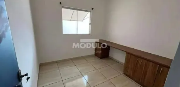 Casa com 2 Quartos para alugar, 140m² no Morumbi, Uberlândia