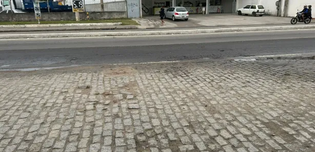 Galpão / Depósito / Armazém para alugar, 430m² no Praia do Siqueira, Cabo Frio