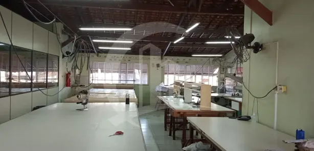 Galpão / Depósito / Armazém à venda, 327m² no Centro, Aracaju