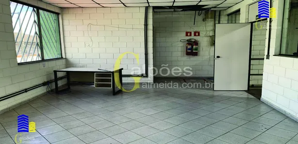 Galpão / Depósito / Armazém para alugar, 600m² no Piratininga, Osasco