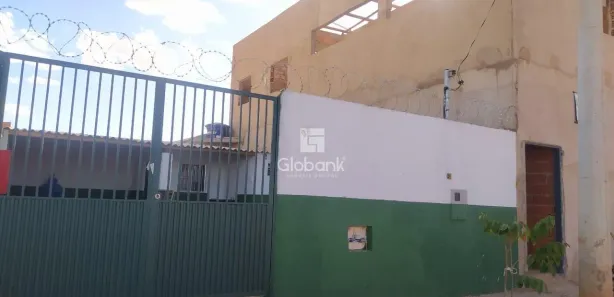 Loja / Salão / Ponto Comercial com 6 Quartos à venda, 260m² no Independência, Montes Claros