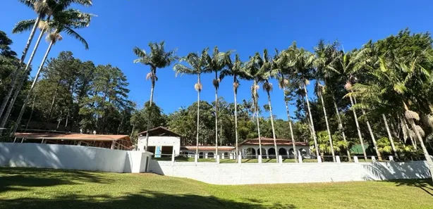 Fazenda / Sítio / Chácara com 5 Quartos à venda, 1000m² no Mombaça, Itapecerica da Serra