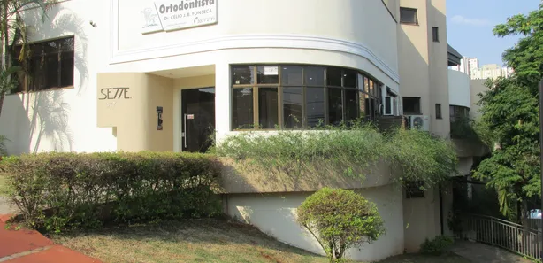 Prédio Inteiro com 14 Quartos à venda, 590m² no Quebec, Londrina