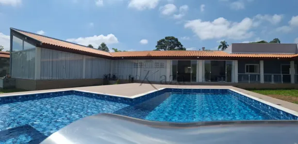 Fazenda / Sítio / Chácara com 3 Quartos à venda, 370m² no Chácara Marambaia, Caçapava