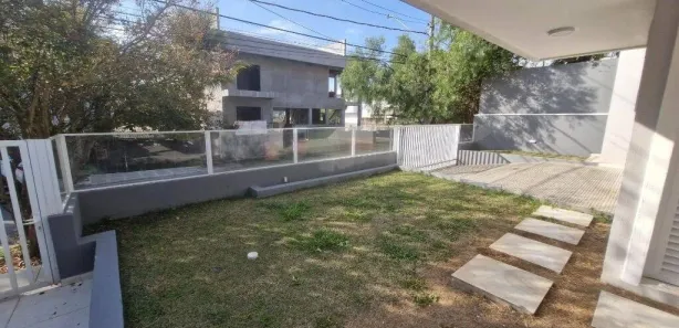 Casa de Condomínio com 3 Quartos para alugar, 279m² no Terras do Madeira, Carapicuíba