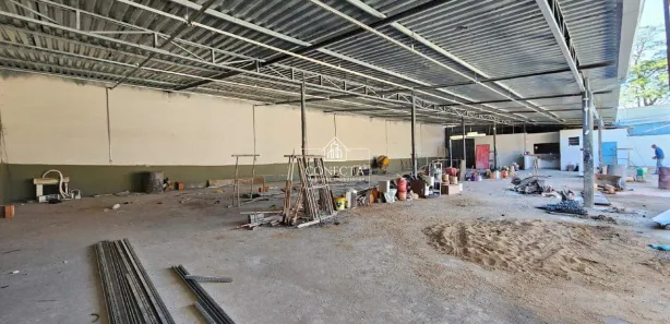 Galpão / Depósito / Armazém à venda, 850m² no Brasil, Uberlândia