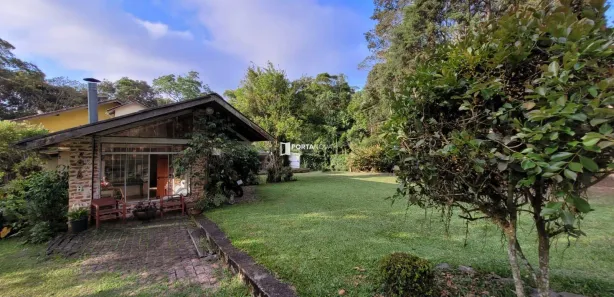 Fazenda / Sítio / Chácara com 6 Quartos à venda, 432m² no Chácaras Bartira, Embu das Artes