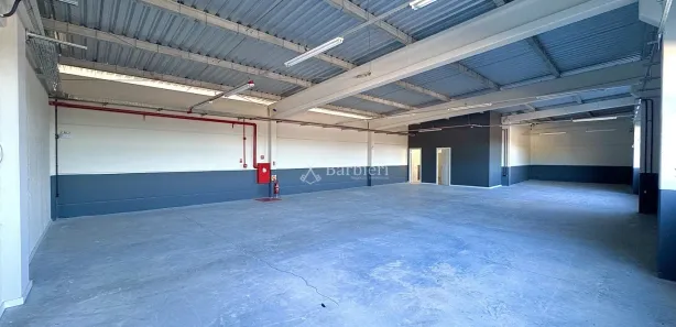 Conjunto Comercial / Sala para alugar, 240m² no Do Salto, Blumenau