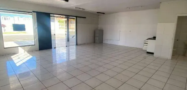 Conjunto Comercial / Sala para alugar, 60m² no Stroparo, Irati