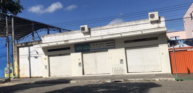 Loja / Salão / Ponto Comercial com 3 Quartos à venda, 225m² no Vila Isa, Governador Valadares