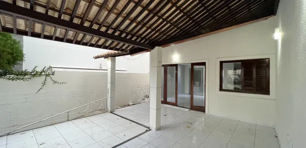 Casa com 4 Quartos para venda ou aluguel, 335m² no Emaús, Parnamirim