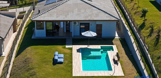 Fazenda / Sítio / Chácara com 3 Quartos à venda, 1000m² no , Mairinque