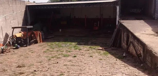 Galpão / Depósito / Armazém à venda, 250m² no Jardim Galetto, Itatiba