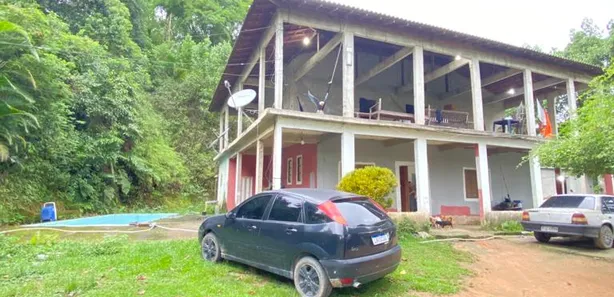 Fazenda / Sítio / Chácara com 4 Quartos à venda, 400m² no Capivari, Duque de Caxias
