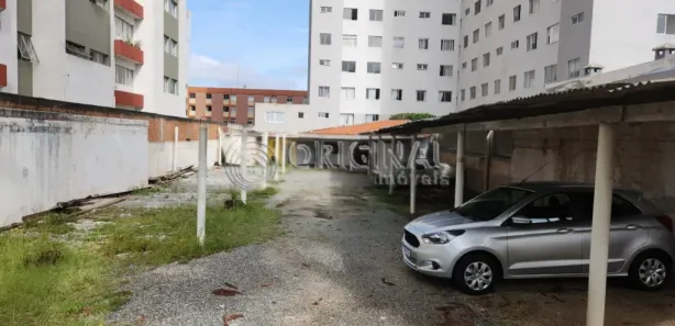 Terreno / Lote / Condomínio para alugar, 560m² no Cristo Rei, Curitiba