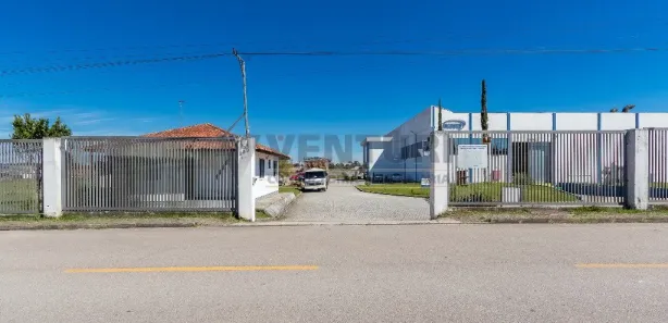 Galpão / Depósito / Armazém à venda, 2434m² no Costeira, São José dos Pinhais
