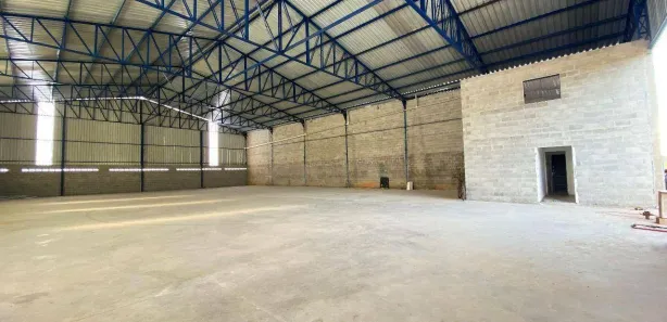 Galpão / Depósito / Armazém para alugar, 900m² no Piracangaguá, Taubaté