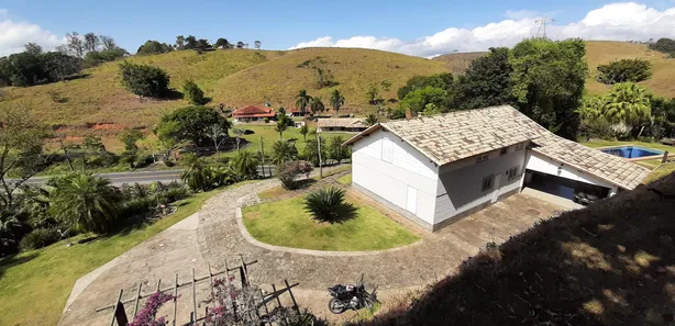 Fazenda / Sítio / Chácara com 5 Quartos à venda, 250m² no Rosa Machado, Piraí