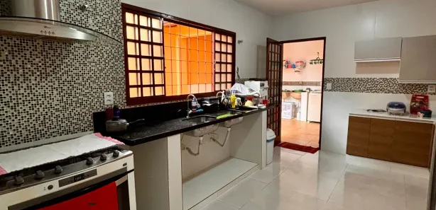 Casa de Condomínio com 4 Quartos à venda, 440m² no Região dos Lagos, Brasília
