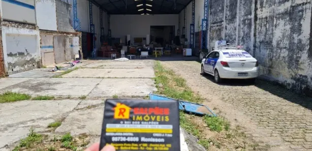 Galpão / Depósito / Armazém para alugar, 2600m² no Centro, Nilópolis