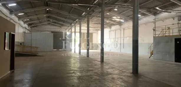 Galpão / Depósito / Armazém para alugar, 900m² no Jardim Riviera, Cambé