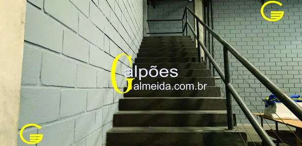 Galpão / Depósito / Armazém para alugar, 600m² no Piratininga, Osasco