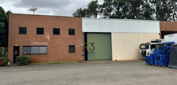 Galpão / Depósito / Armazém para alugar, 2700m² no Jardim Tarobá, Cambé