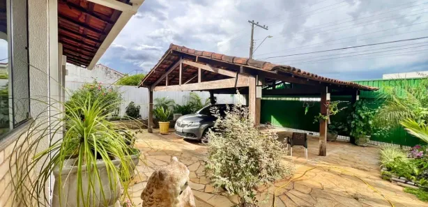 Sobrado com 7 Quartos à venda, 432m² no Região dos Lagos, Brasília