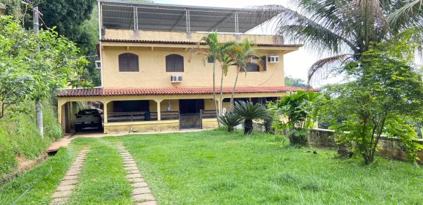 Fazenda / Sítio / Chácara com 10 Quartos à venda, 2000m² no Santo Antônio, Duque de Caxias