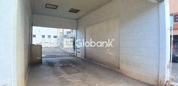 Loja / Salão / Ponto Comercial para venda ou aluguel, 708m² no Centro, Montes Claros