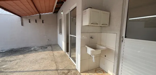 Casa de Condomínio com 2 Quartos para alugar, 47m² no Parque Santa Clara, Campos dos Goytacazes