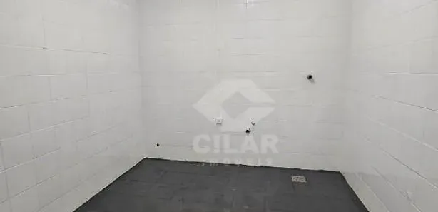 Galpão / Depósito / Armazém para venda ou aluguel, 750m² no Humaitá, Porto Alegre