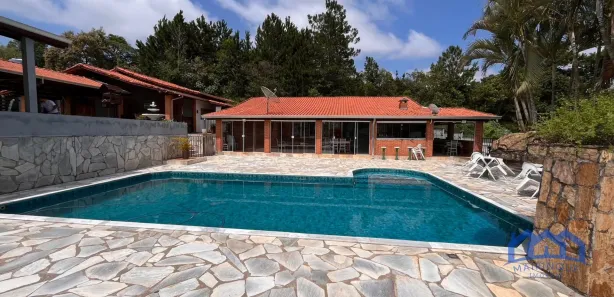 Fazenda / Sítio / Chácara com 5 Quartos à venda, 2200m² no , Mairinque