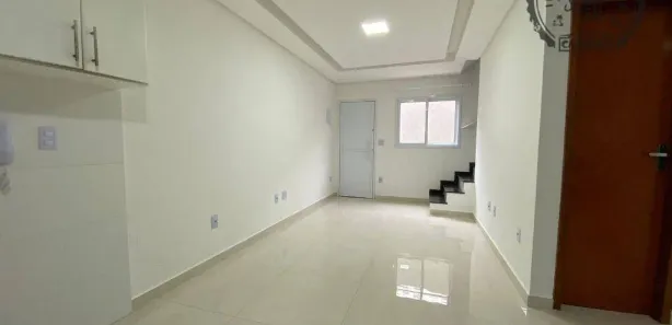 Casa de Condomínio com 2 Quartos para alugar, 75m² no Guilhermina, Praia Grande