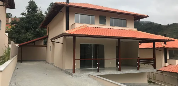 Casa de Condomínio com 4 Quartos para alugar, 250m² no Cônego, Nova Friburgo